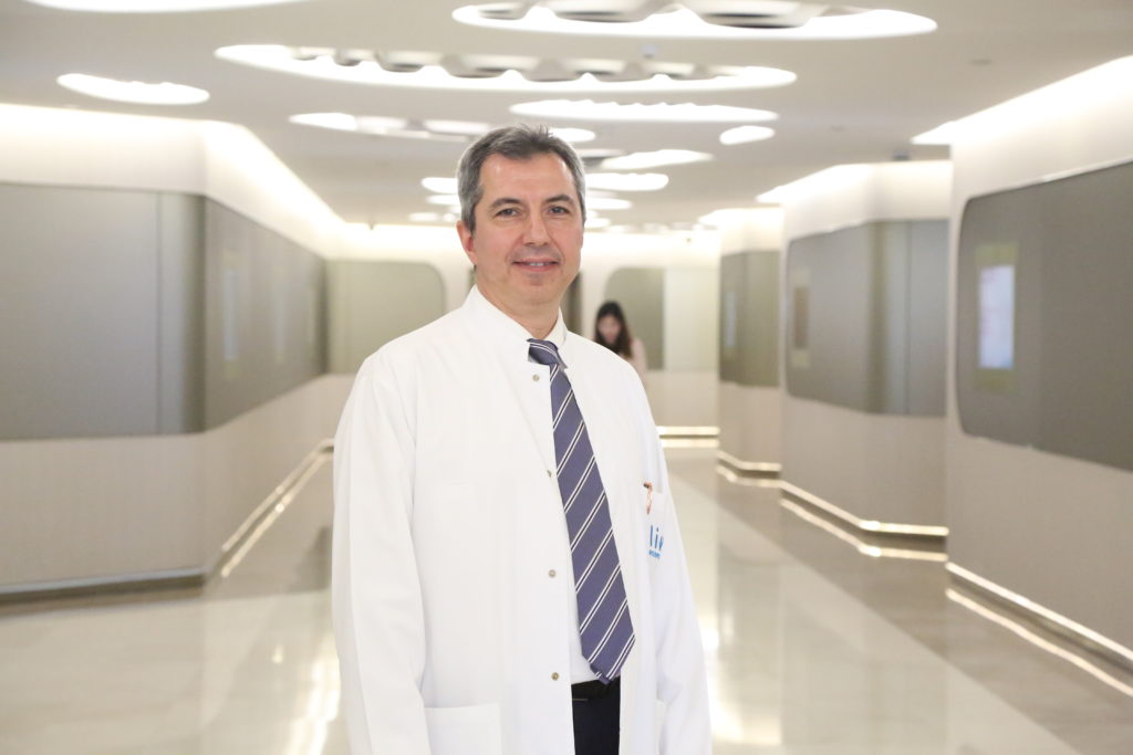 Liv Hospital Ulus Göğüs Cerrahisi Uzmanı Prof. Dr. Celalettin Kocatürk